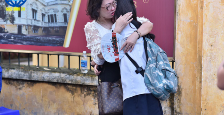 cha-me-dong-vien-khi-con-thi-truot.png