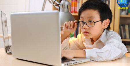 làm gì để trẻ không bị cận