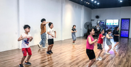 Dạy nhảy cho trẻ giúp trẻ phát triển những kĩ năng mềm và tự tin hơn