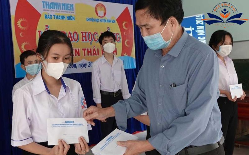 Học sinh nghèo học giỏi