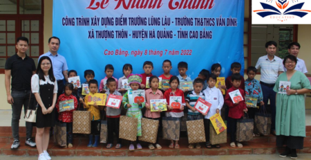 Lễ khánh thành trường học cho các trẻ em nhỏ