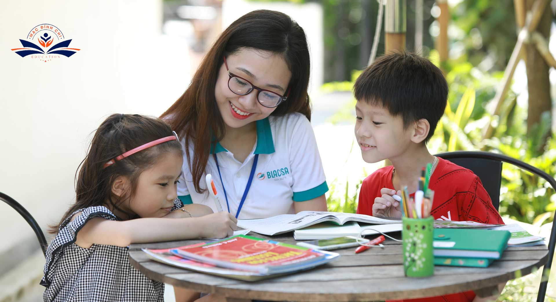 Gia sư sẽ ôn lại những kiến thức bé đã học và trau dồi kiến thức mới